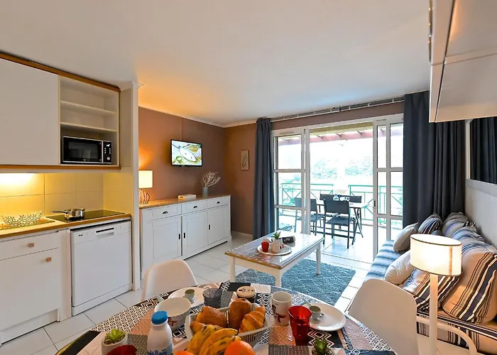 Apartment Le Belvedere - R8 327 By Interhome Saint-Raphaël