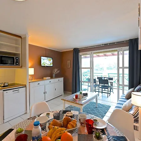 شقة Le Belvedere - R8 327 By Interhome Saint-Raphaël